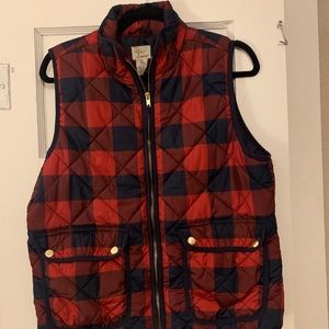 Size M Plaid Zip-Up Vest with Pockets